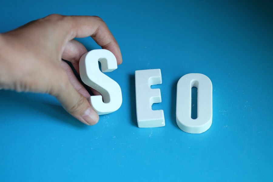 Search Engine Optimization : An in-depth examination of Essential Web Elements and Page Usability